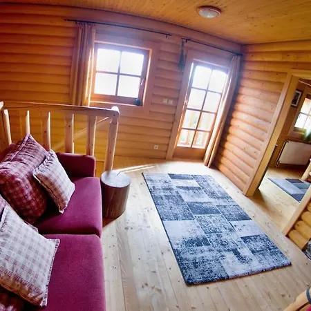 Zrubovy Dom Na Samote -