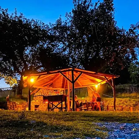 Zrubovy Dom Na Samote -